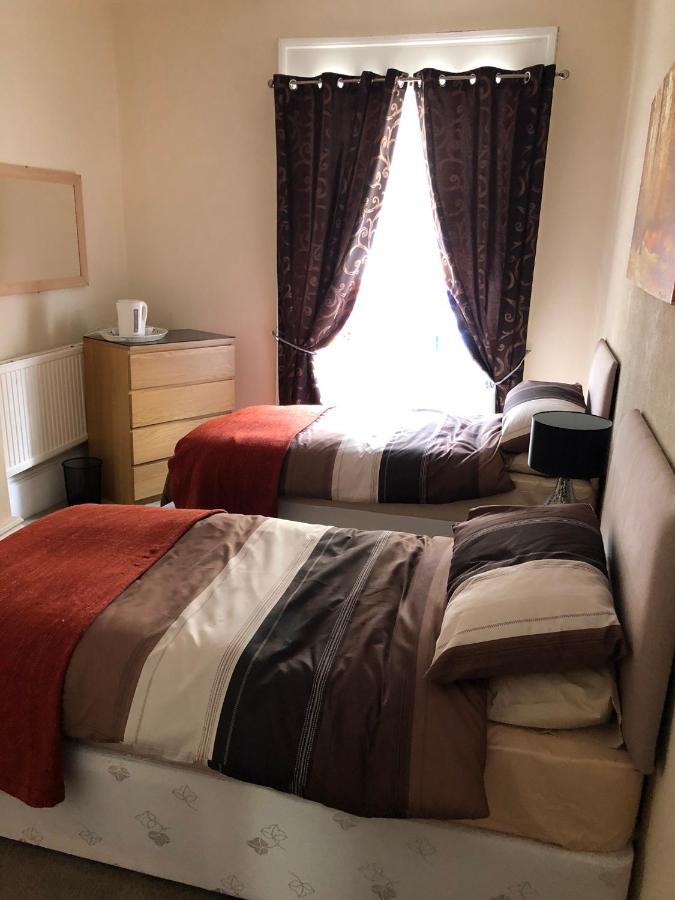 Wellington Tavern Accommodation Дюсбъри Екстериор снимка