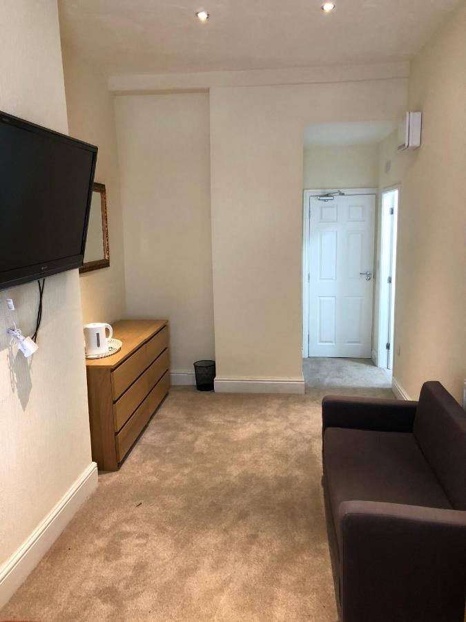 Wellington Tavern Accommodation Дюсбъри Екстериор снимка